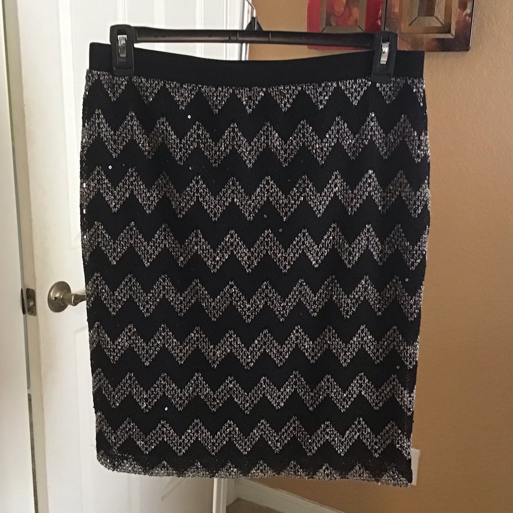 Sunny Leigh Skirt Chevron Pattern w/ Sequins Large - Picture 2 of 7